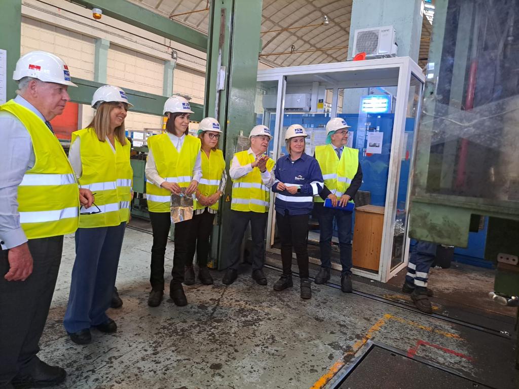 DPHuesca's tweet photo. El presidente de la #DPHuesca, Miguel Gracia, ha estado acompañando a la ministra de @CienciaGob 🔬Diana Morant y a los alcaldes de los ayuntamientos de #Canfranc y @aytosabi , Fernando Sánchez y Berta Fernández, respectivamente, para conocer destacados proyectos de la provincia. https://t.co/9Q7uVNu8H6