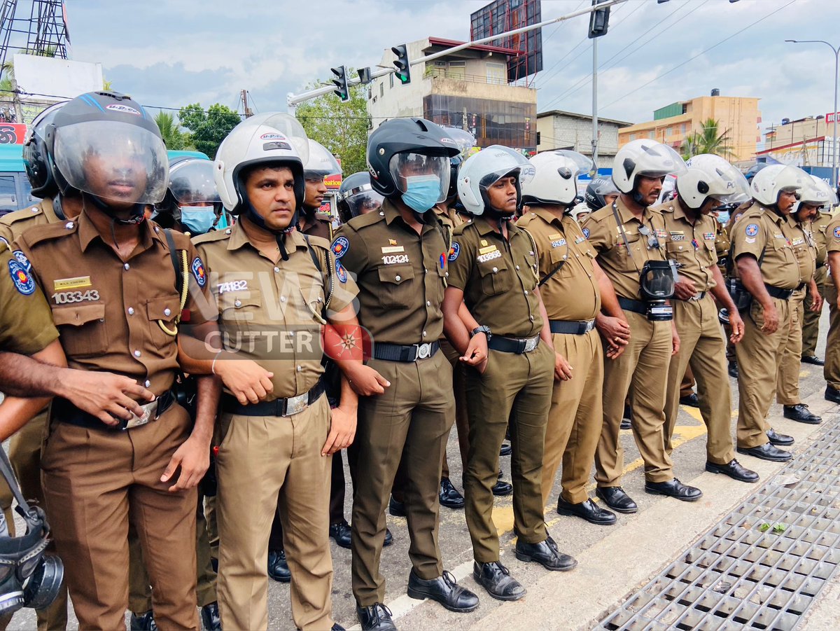 news_cutter's tweet photo. π Protest taking place in Kelaniya University
Images by Selladurai Krishnakumar for News Cutter.
#SriLanka #SrilankaNews #Lka #SLToday https://t.co/5dZww9ibRN