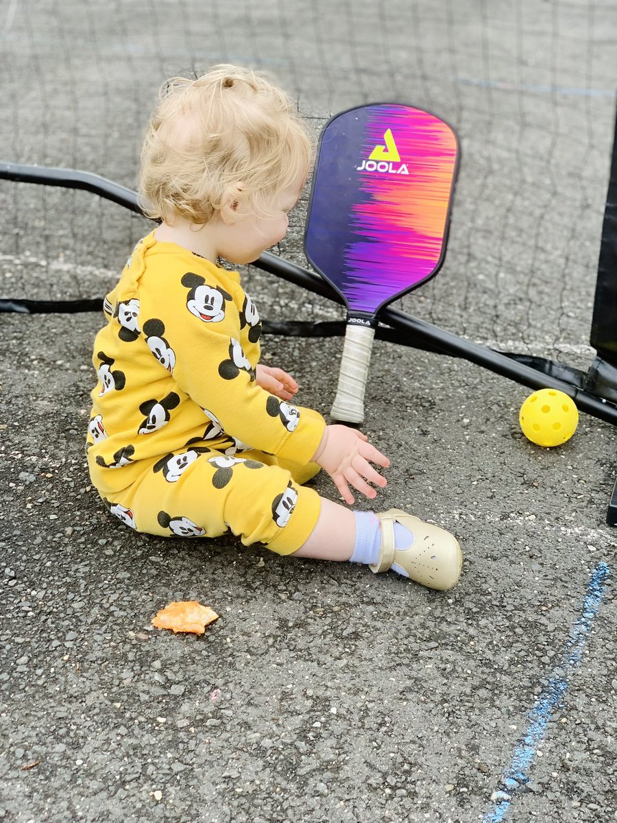 brooklynpickleb's tweet photo. Warning: cute overload for this #FanFriday π₯°
Shoutout to our youngest fan who has her priorities straight, pickleball > pizza bites ππ«Ά
#pickleballislife #pickleball #overeverything #cute #overload #fan #friday #goodvibes https://t.co/yG69miiEeO