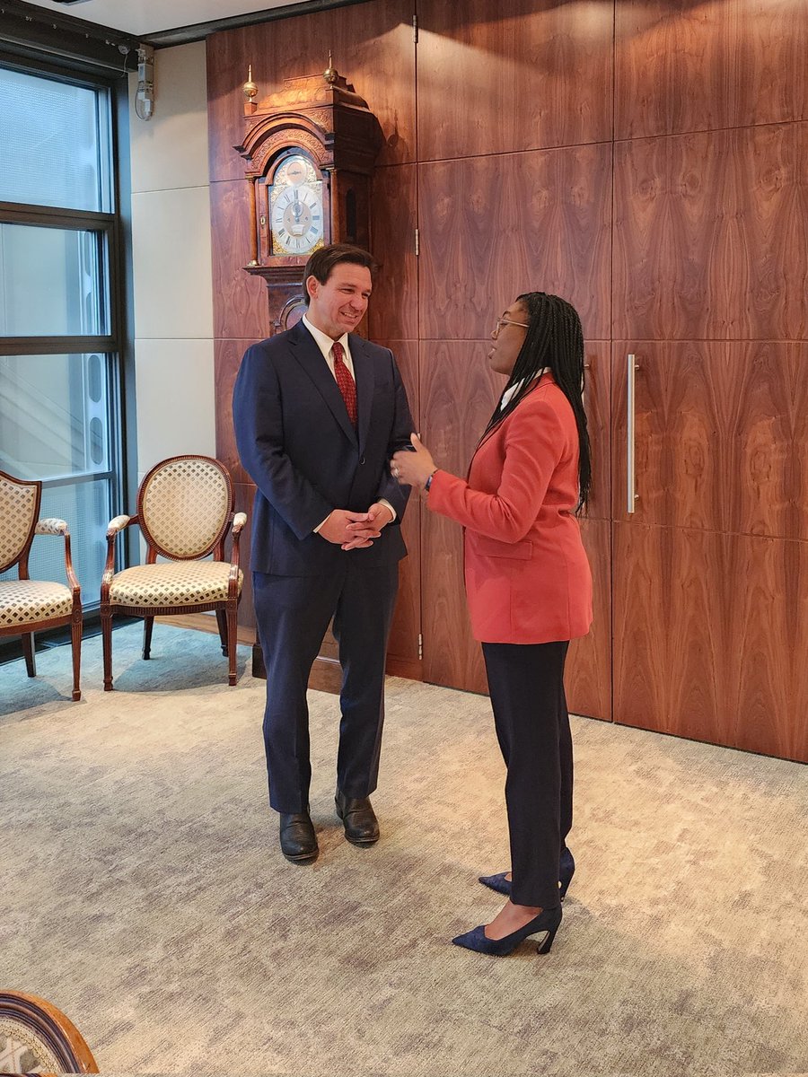 BryanDGriffin's tweet image. Today @GovRonDeSantis met with @KemiBadenoch, who has been branded by British media as the "Anti-woke darling of the right" (a badge of honor!)

Two great conservative fighters on mission.