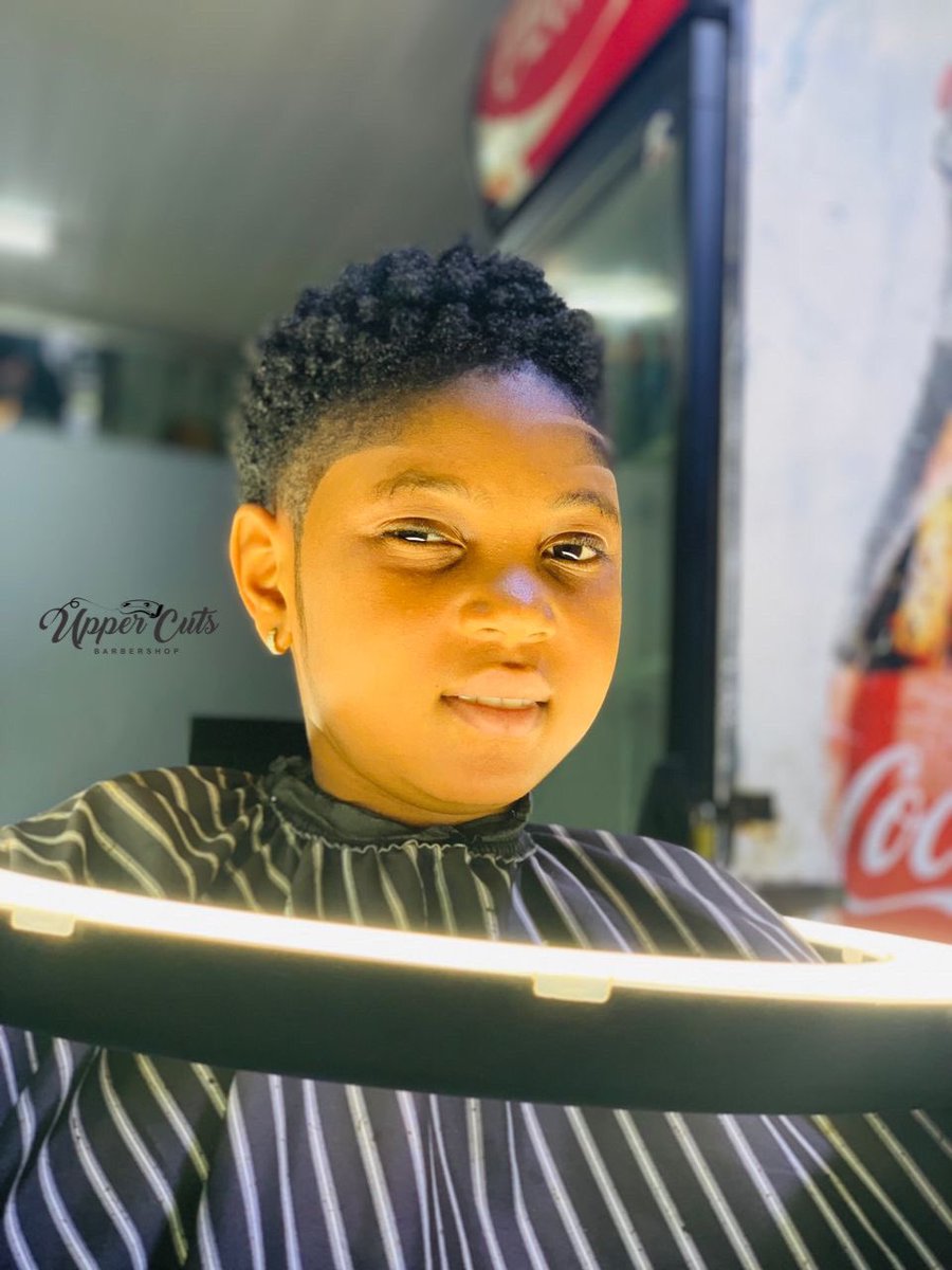 uppacutz's tweet photo. We are still the masters of the luxury services barbering comes with. Keep patronizing us to serve you better
#uppercuts #barbershop #barber #barberlife #anloga #hairstylist #hairsalon #keta #volta https://t.co/KQs9FDa4sn