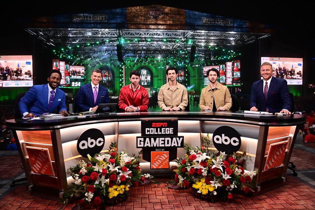 Jonas Scandinavian Updates Fan on Twitter "27 April 2023