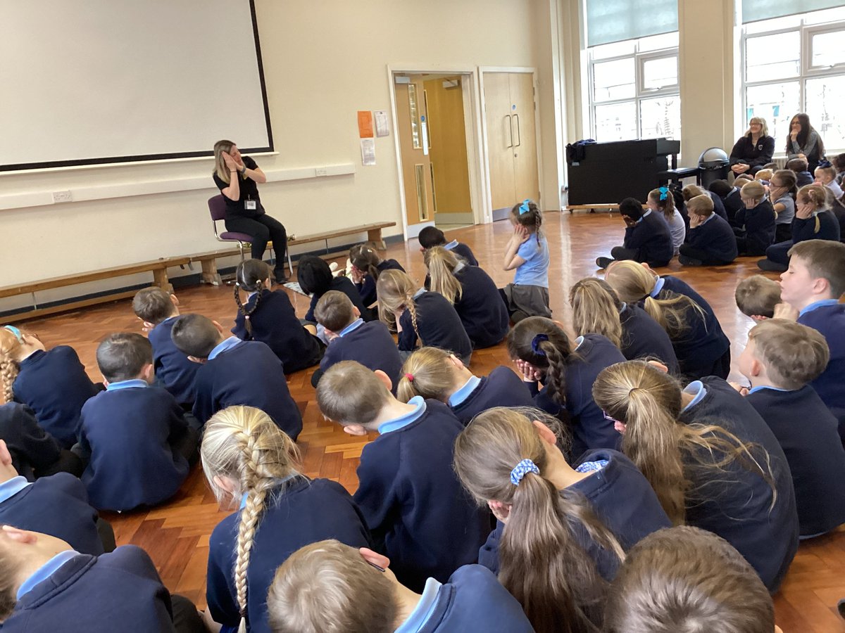 BramblesTVEd's tweet photo. Today, Brambles had the opportunity to attend a workshop with @DogsTrust. We learned about how we can be safe around dogs following 5 rules. These include leaving a dog alone when it is eating and making sure we are quiet when we are around them so we don't hurt their ears. https://t.co/w8K0pE2kWo
