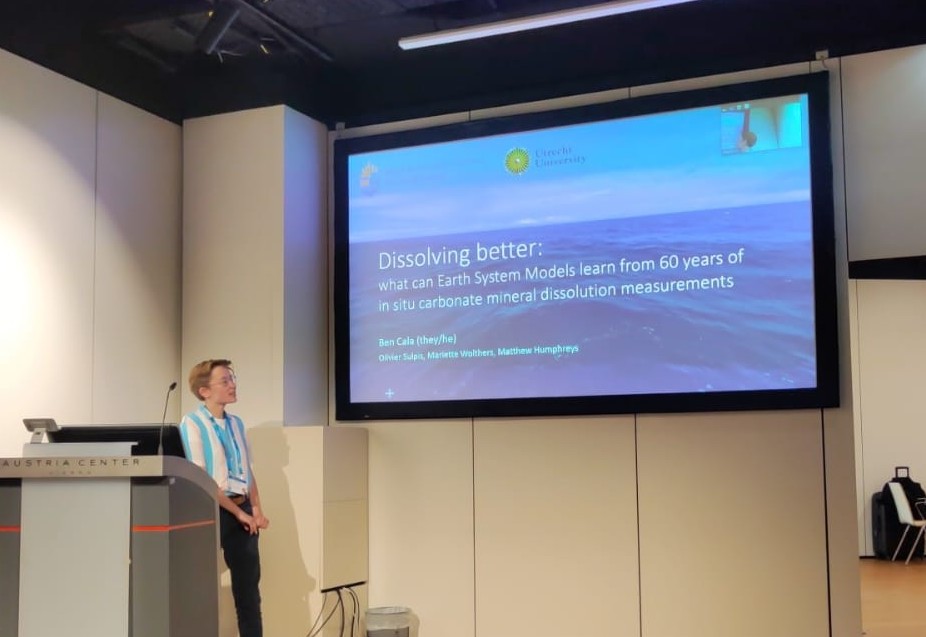 Thanks to everyone who came to my #EGU23 talk yesterday on in situ carbonate mineral dissolution measurements and how those compare to dissolution in Earth System Models. I enjoyed all questions and comments afterwards and please get in touch if you have anything else!