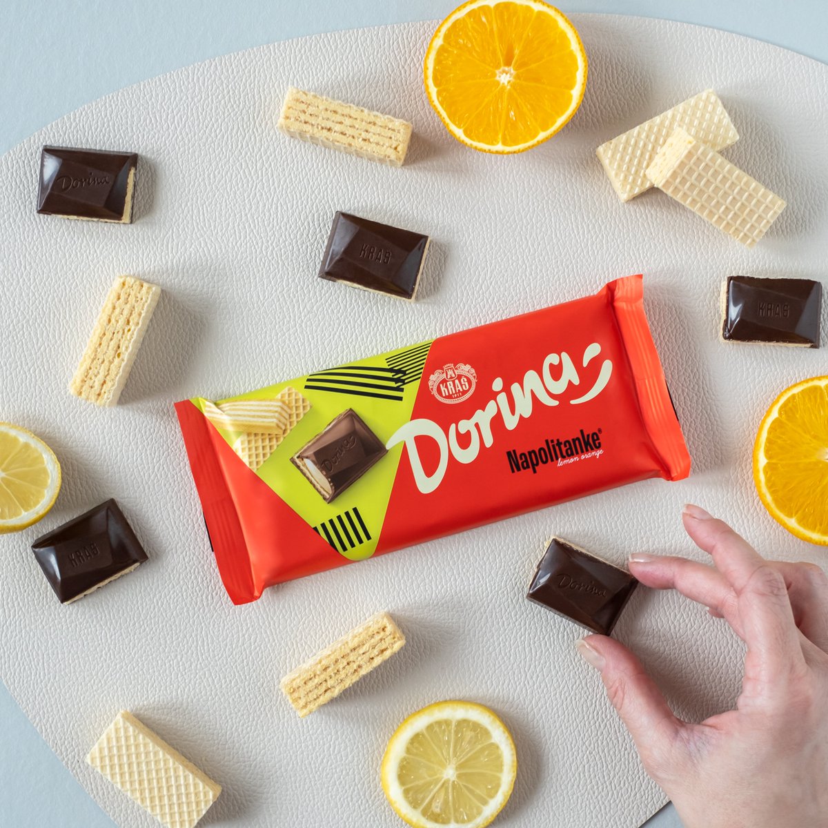 Savršena kombinacija voćnih Napolitanki i najfinije Dorina čokolade. Jeste li je kušali?