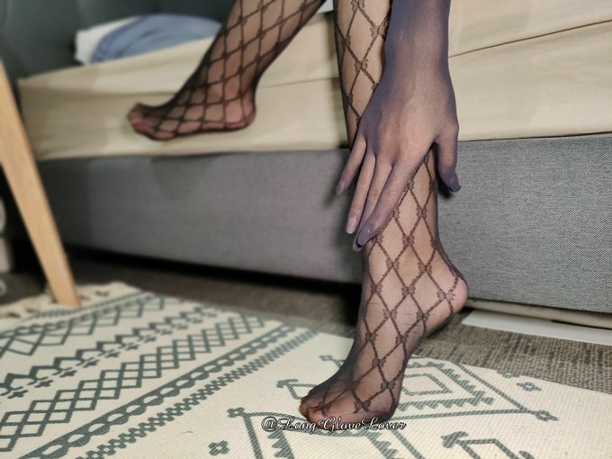 Can't help kissing the nylon gloves and bodystocking😍  丝袜手套真的yyds，太色气了，拍到一半根本把持不住  #longglovelover #gloves<a href="/tag/longglovelover"class="tags">#longglovelover</a><a href="/tag/gloves"class="tags"><span>#gloves</span></a><a href="/tag/fetish"class="tags"><span>#fetish</span></a><a href="/tag/nylon"class="tags"><span>#nylon</span></a><a href="/tag/longgloves"class="tags"><span>#longgloves</span></a><a href="/tag/%E6%81%8B%E7%89%A9"class="tags"><span>#恋物</span></a><a href="/tag/%E9%95%BF%E6%89%8B%E5%A5%97"class="tags"><span>#长手套</span></a><a href="/tag/%E9%95%B7%E6%89%8B%E8%A2%8B"class="tags"><span>#長手袋</span></a>