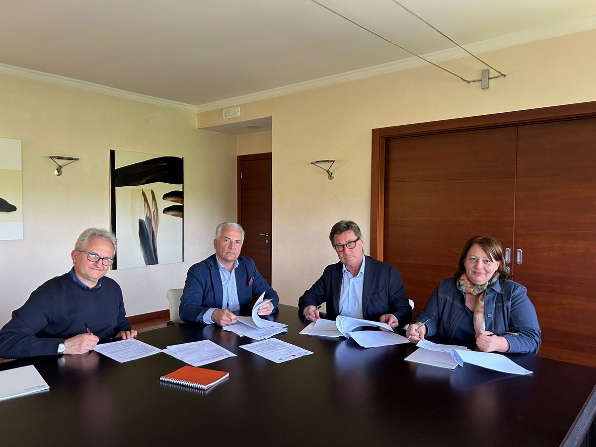 Nella Giornata dedicata a #Sicurezzasullavoro è stato firmato dalla ns associazione con Cgil Cisl e Uil un protocollo per istituire il premio Best Practices Sicurezza sul lavoro Varese 2023. Il regolamento sarà disponibile su confindustriavarese.it
 #safetyday #safetyfirst