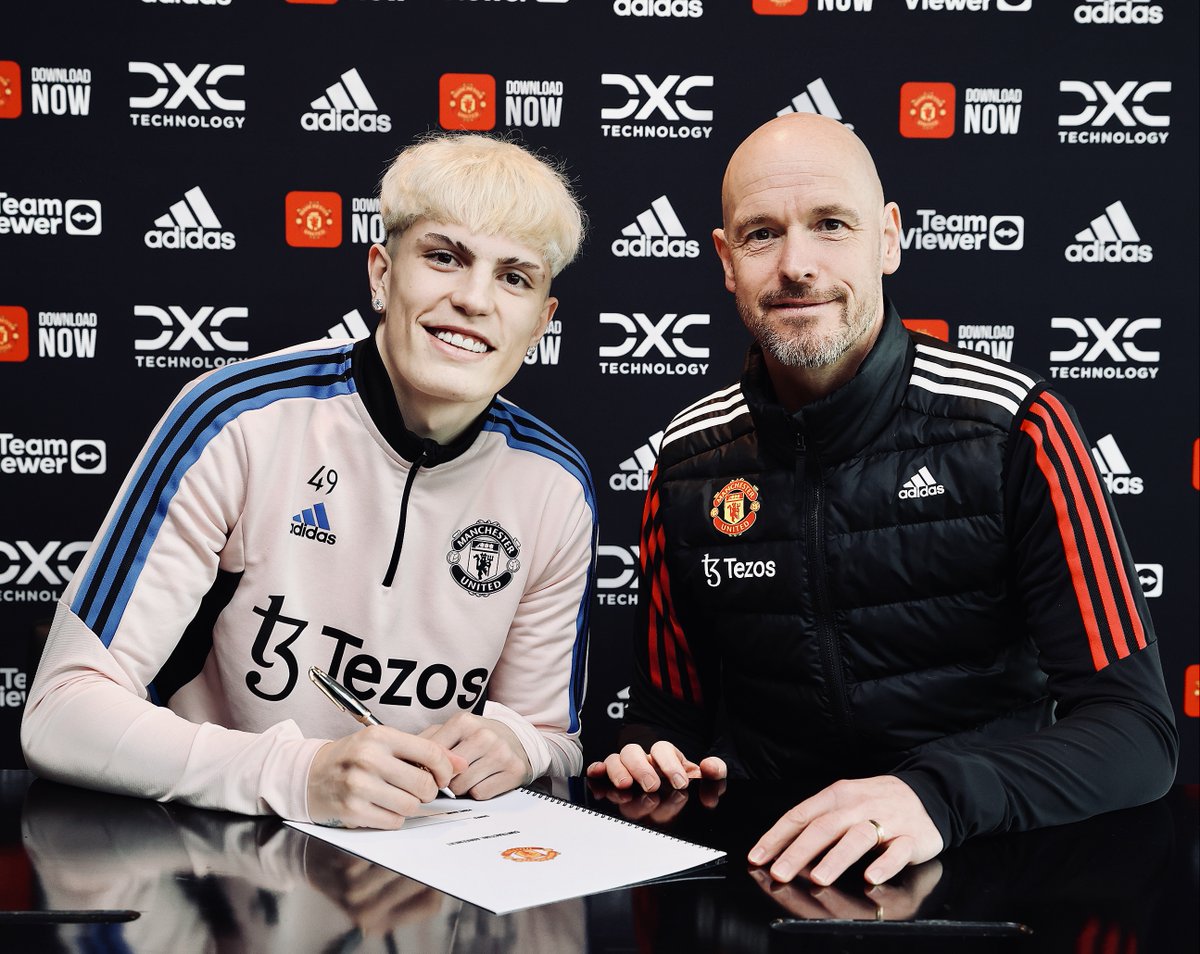 ManUtd's tweet photo. Good morning, Reds 😎

✍️ @AGarnacho7

#MUFC https://t.co/2leyVSkAuI