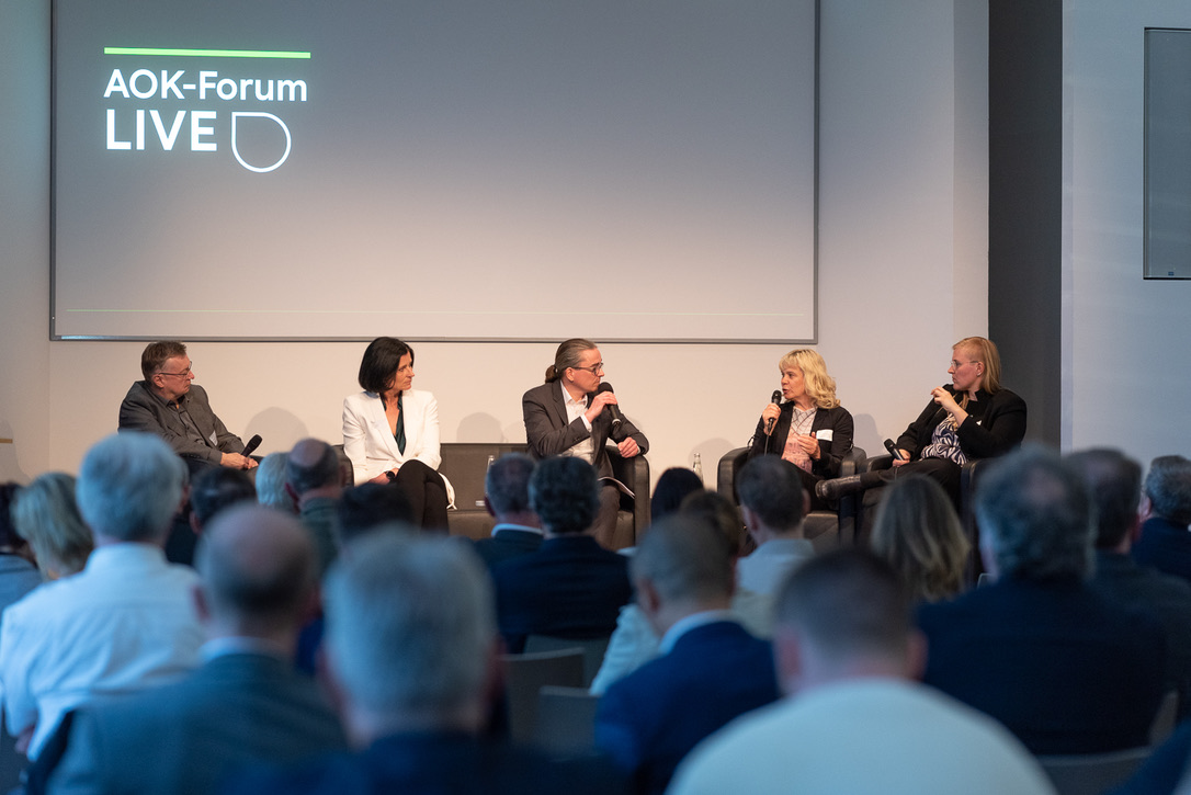 Wie mutig ist die Krankenhaus-Reform? Die Einschätzung der Gesprächspartner*innen gestern beim AOK-Forum Live in #Potsdam – dem Gesundheitspolitik-Talk der @AOK_Nordost – reichte von einer schwachen 2 bis zur optimistischen 8. Den Bericht gibt es hier: aok-nordost-forum.de/versorgung-ges…