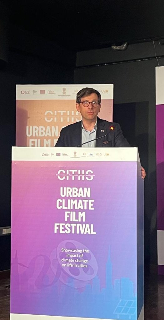 Former #French President Chirac said during #EarthSummit 2002 that « Our house is burning and we look elsewhere ». The breathtaking #movies projected this evening remind us how urgent #globalwarming is.

Thanks to <a href="/afdindia/">afdindia</a> and @afmumbay for this event.

#Mumbai #India #France