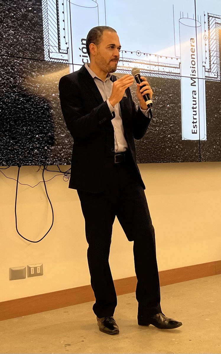 El Dr. <a href="/SilvanoPastor/">Silvano Barbosa</a> comparte con los obreros de la <a href="/IASDMetro/">Iglesia Adventista en Santiago | AMCh</a> lo siguiente: “Mientras más ALTO sea el desempeño del ministro, MAYOR será su influencia sobre las personas” para cumplir la MISIÓN <a href="/Pr_Jaramillo_H/">Israel Jaramillo</a> <a href="/SebaAlvaradoAhu/">Pr. Sebastián Alvarado A.</a> <a href="/NestorAA/">Nestor Araneda</a>