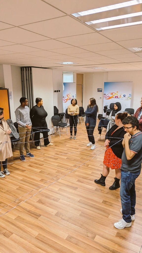 Accompagner nos jeunes en CEJ de manière innovante, c est la mission quotidienne du @poleemploi_HDF et de la Mission locale de Lille! Ce matin, travail sur l émergence des soft skills avec le stand up et <a href="/PBALille/">PBA Lille</a> ! Suivez ns pour vivre l'Art d'accéder à l'emploi ! <a href="/danielgoin59/">Goin Daniel</a>