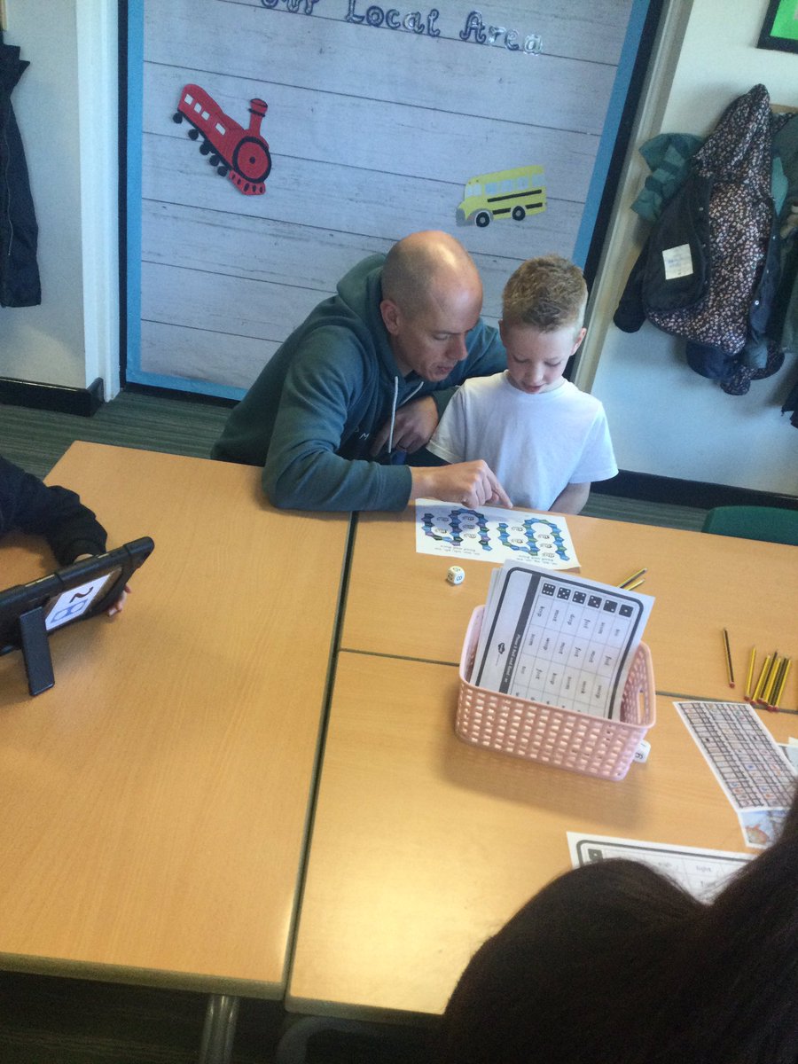 What a wonderful morning for our Year 1 Phonics workshop. #welovetoread #supersonicphonics 📚✏️💚
