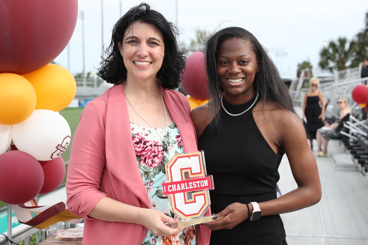 Our very own Alexis Andrews was named Female Newcomer of the Year at last night’s Coug Awards!

#TheCollege 🌴🏀