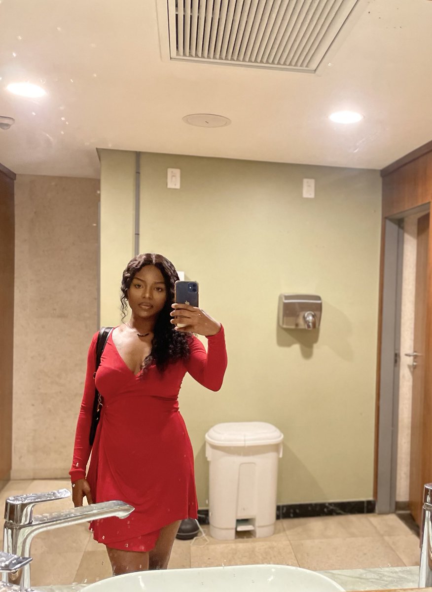 jadeestou's tweet image. The flag / the face