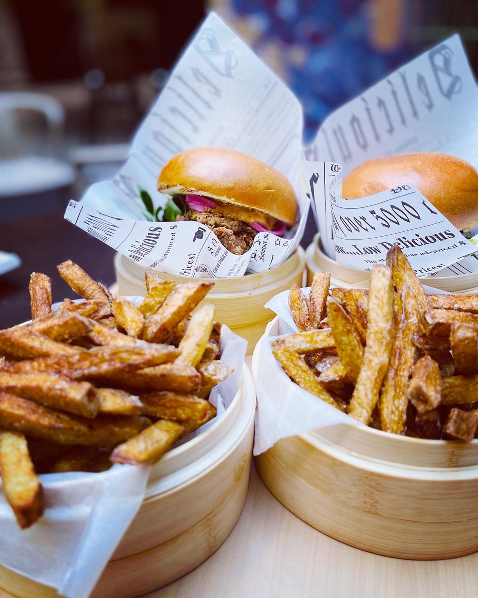 gibby_tweets's tweet photo. #luonas @burgerdojo #burger #Helsinki #friedchicken https://t.co/Ol46S32hXX