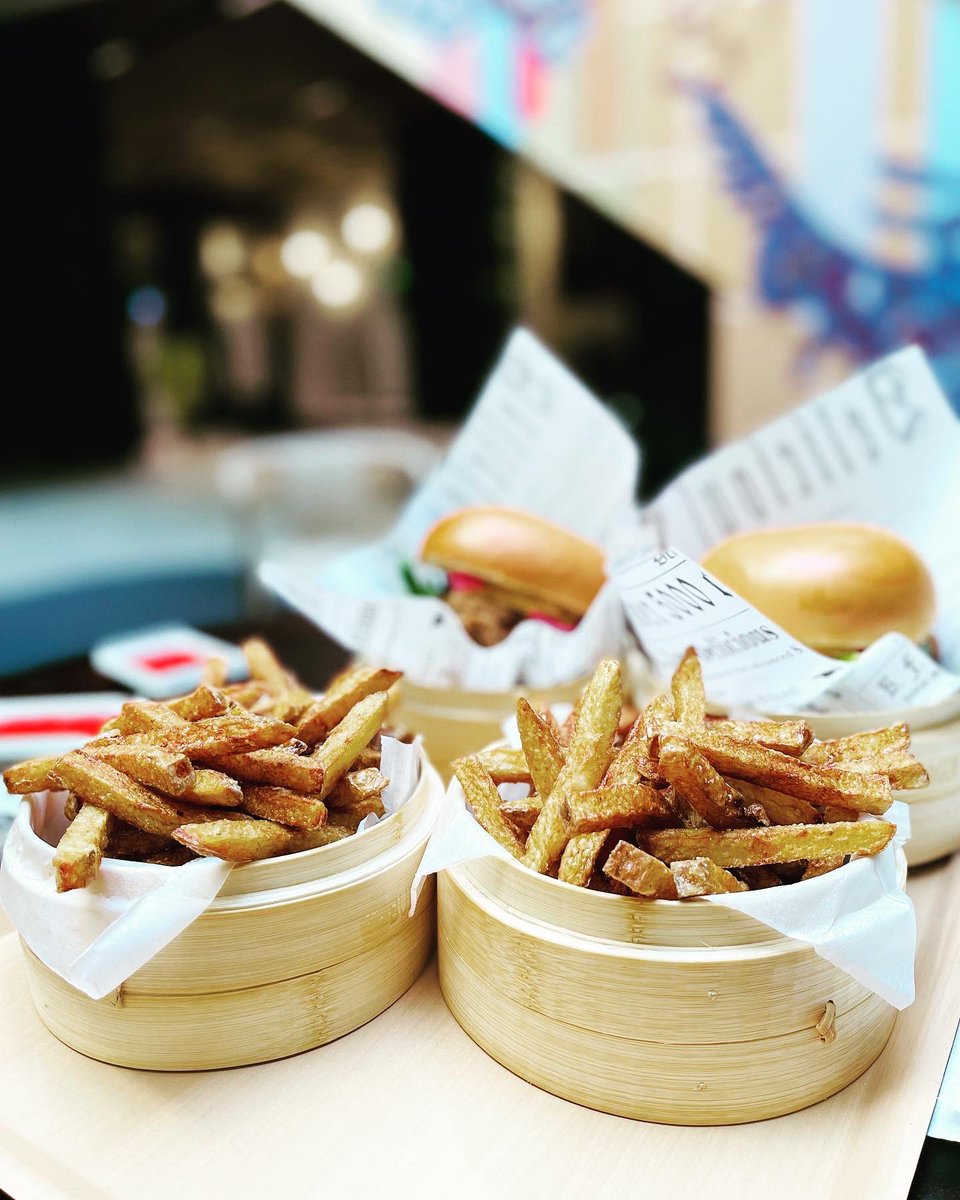 gibby_tweets's tweet photo. #luonas @burgerdojo #burger #Helsinki #friedchicken https://t.co/Ol46S32hXX