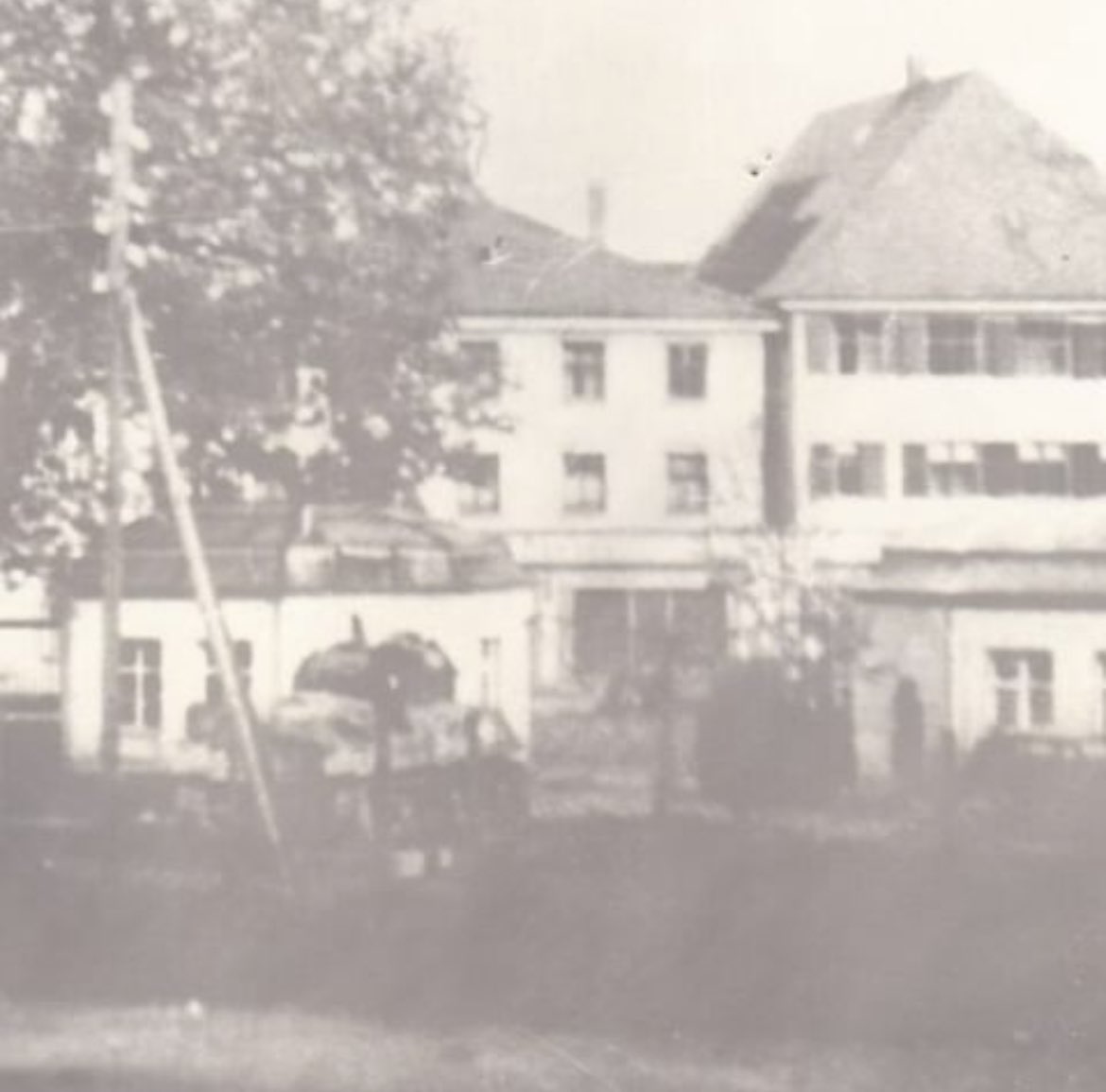 JerseyWarTunnel's tweet photo. Liberation of Wurzach

The Schloss at Bad Wurzach, ILag VC Wurzach Internment Camp, was home to more than 600 Jersey deportees, all families, from October/November 1942 until the camp was liberated by French troops on 28th April 1945. https://t.co/4XdntN1mhw