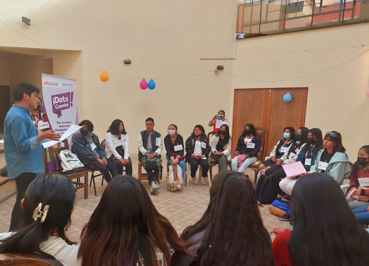 UNODCBolivia's tweet photo. Con el apoyo técnico de @UNODCBolivia🇧🇴, esta semana se dio inicio a los los talleres de capacitación para adolescentes de la ciudad de El Alto, utilizando la metodología #LineUpLiveUp para  prevenir la violencia en razón de género. 
#DateCuenta #PongamosFinALaViolencia https://t.co/KCJVg1yFaT