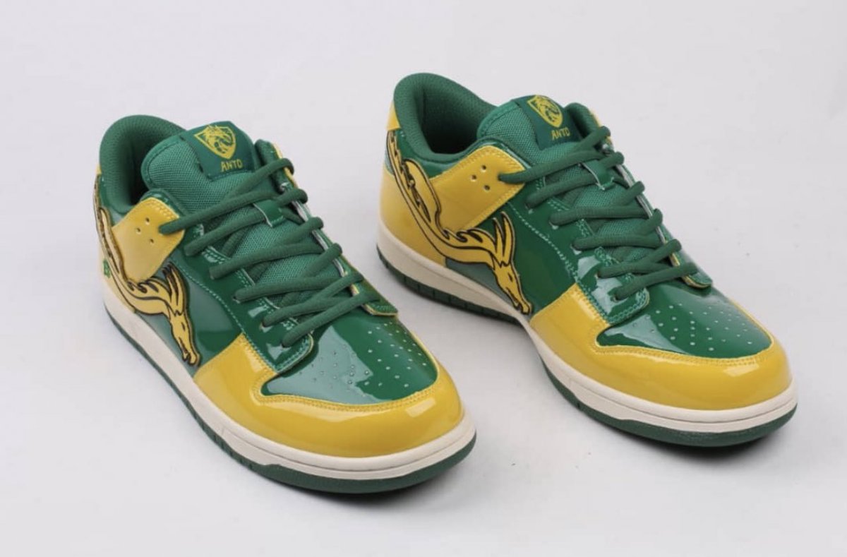JAYYBOLT's tweet photo. Recently I was able to customize my first shoe colorway in a collab with [ANTO]. We will release this AUGUST, all support is greatly appreciated | "PACK-AVELI" 🔰 https://t.co/2sV0Y8nlxi