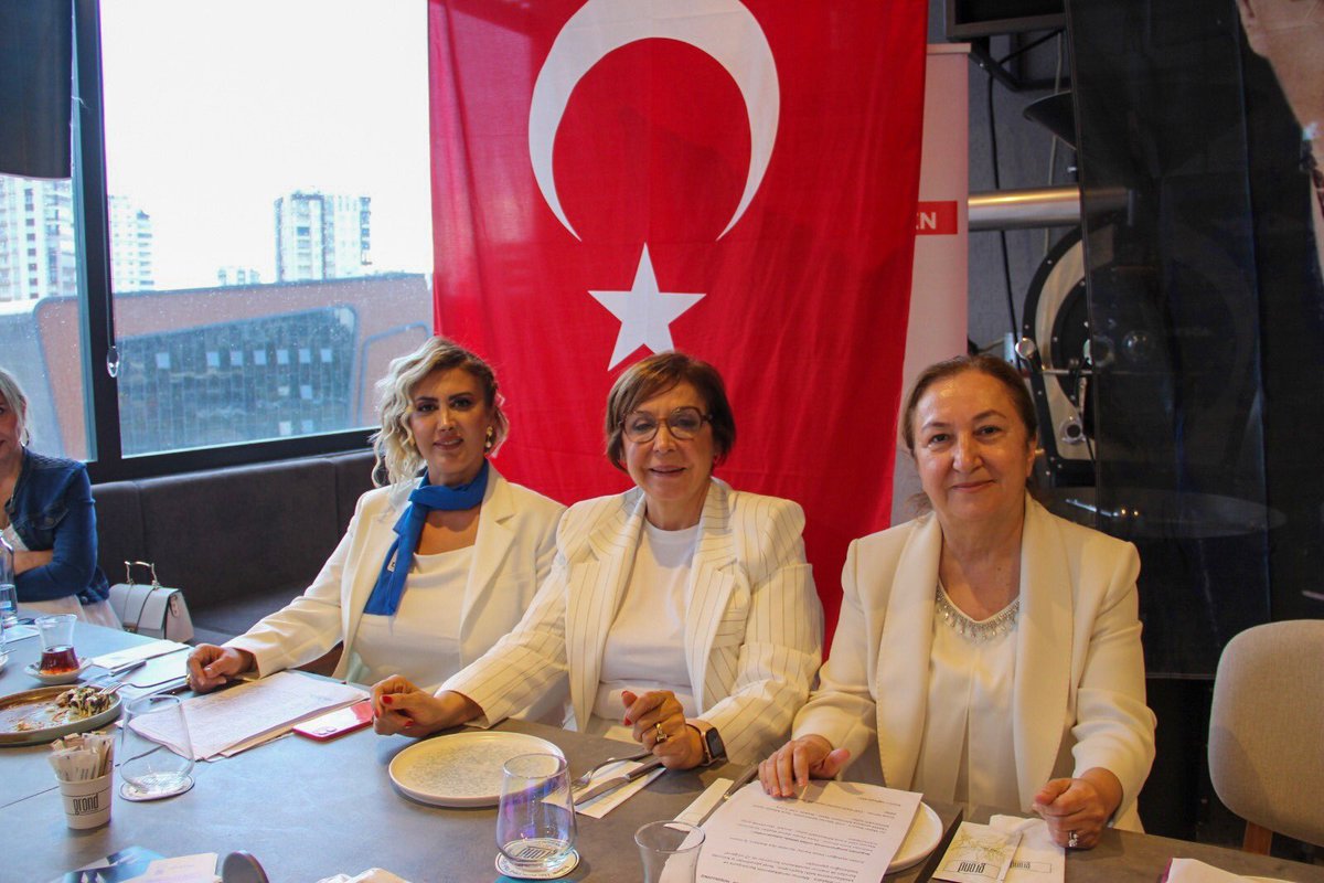 aytenaslankan's tweet photo. Değerli dostlarım @SULTAN_AYDOGAN_ ve Vicdan Baykara ile birlikte organize ettiğimiz "Şimdi Söz Kadınlarda" programımızın buluşmasını gerçekleştirdik.

Programımıza katılım gösteren değerli milletvekili adaylarımız Sayın @alimahir ve @emin_ekmen başta olmak üzere STK Temsilcileri kadınlarımıza, Yenişehir Yaşam Gönülleri'ne ve Millet İttifakı Bileşeni olan Deva Partisi ve Cumhuriyet Halk Partili kadınlarımıza teşekkür ederiz.