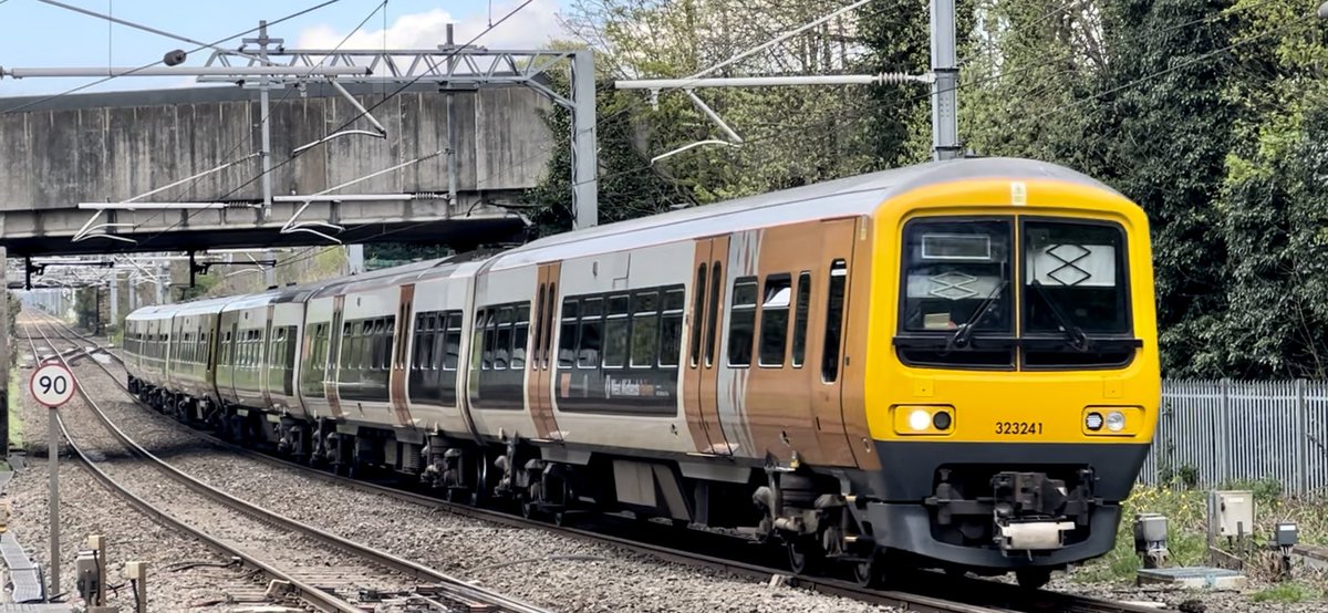 PlatformEdge1's tweet image. Hello from Bromsgrove 👋

Something is due later on so have some other traction whilst I wait for it #Class66 #Class170 #Class172