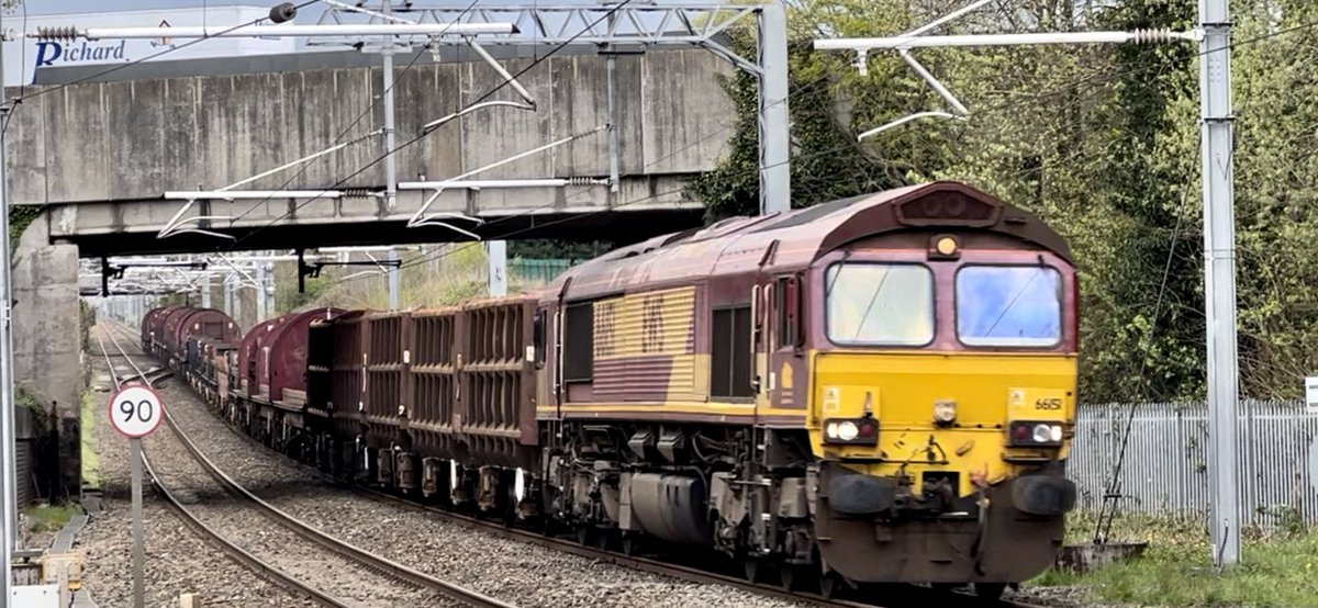 PlatformEdge1's tweet image. Hello from Bromsgrove 👋

Something is due later on so have some other traction whilst I wait for it #Class66 #Class170 #Class172