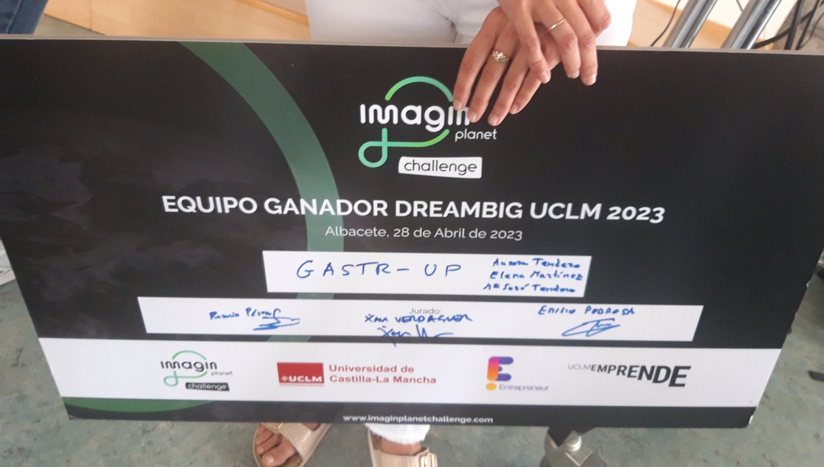 Enhorabuena Aurora y Maria José (DG Dcho-ECO <a href="/ftaadcee_ab/">Facultad de Ciencias Económicas y Empresariales AB</a> y <a href="/FacDerechoAB/">Fac. Derecho - AB</a>) y Elena (<a href="/EtsiamAb/">ETSIAMB ALBACETE</a>) por vuestra idea emprendedora en #sostenibilidad q ha merecido el premio para pasar a la final del #imaginPlanet #Challenge en #Barcelona, x <a href="/caixabank/">CaixaBank</a> 👏
<a href="/Charipmorote/">Rosario Pérez Morote</a> <a href="/ana__escribano/">Ana Escribano #Pint25ALB</a>