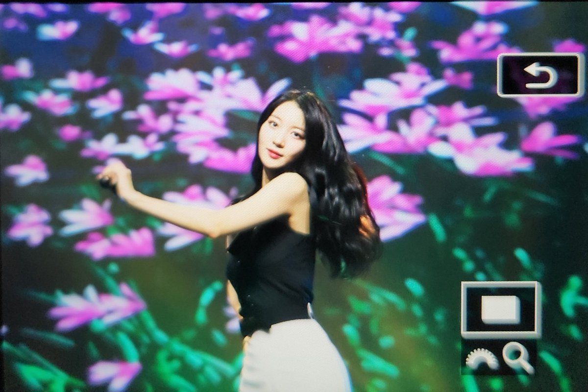 khuracle's tweet photo. 230428 2023 의정부 중앙아시아 영화제 개막식 preview #유빈

배유빈 이 Fox... 너 이러면 우주최고밖에 못해...

@8_OHMYGIRL @WM_OHMYGIRL 
#오마이걸 #유빈 #OHMYGIRL #YUBIN #yubin https://t.co/Ts1x8Ws92E