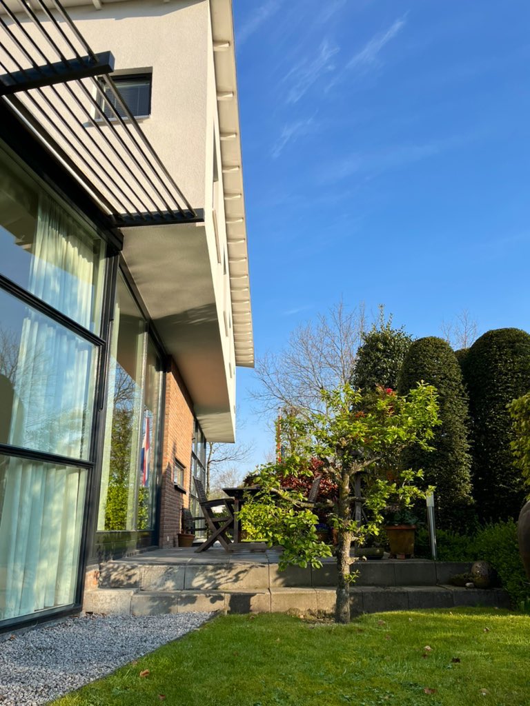 Heel gezellig hoor, zo’n Koningsdag aan ‘ t Haartje in Amersfoort. Volgend jaar zelf hier de vlag hijsen? Dat kan bij deze mooie Design Villa in Amersfoort die te koop is !
Interesse? Klik hieronder rechtstreeks naar de juiste pagina op Funda. Tot snel !

funda.nl/koop/amersfoor…