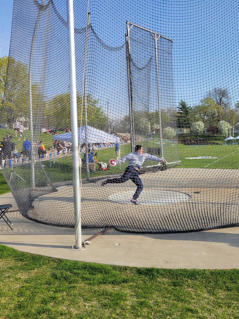 MattLeealhs's tweet photo. Good luck to Aidan Perez as he warms up for the dicuss! Throw far!! #DrakeRelays 
@Coach_JWolfe @CoachKilburg 
@AlhsRunning https://t.co/dpj2L3KYb9