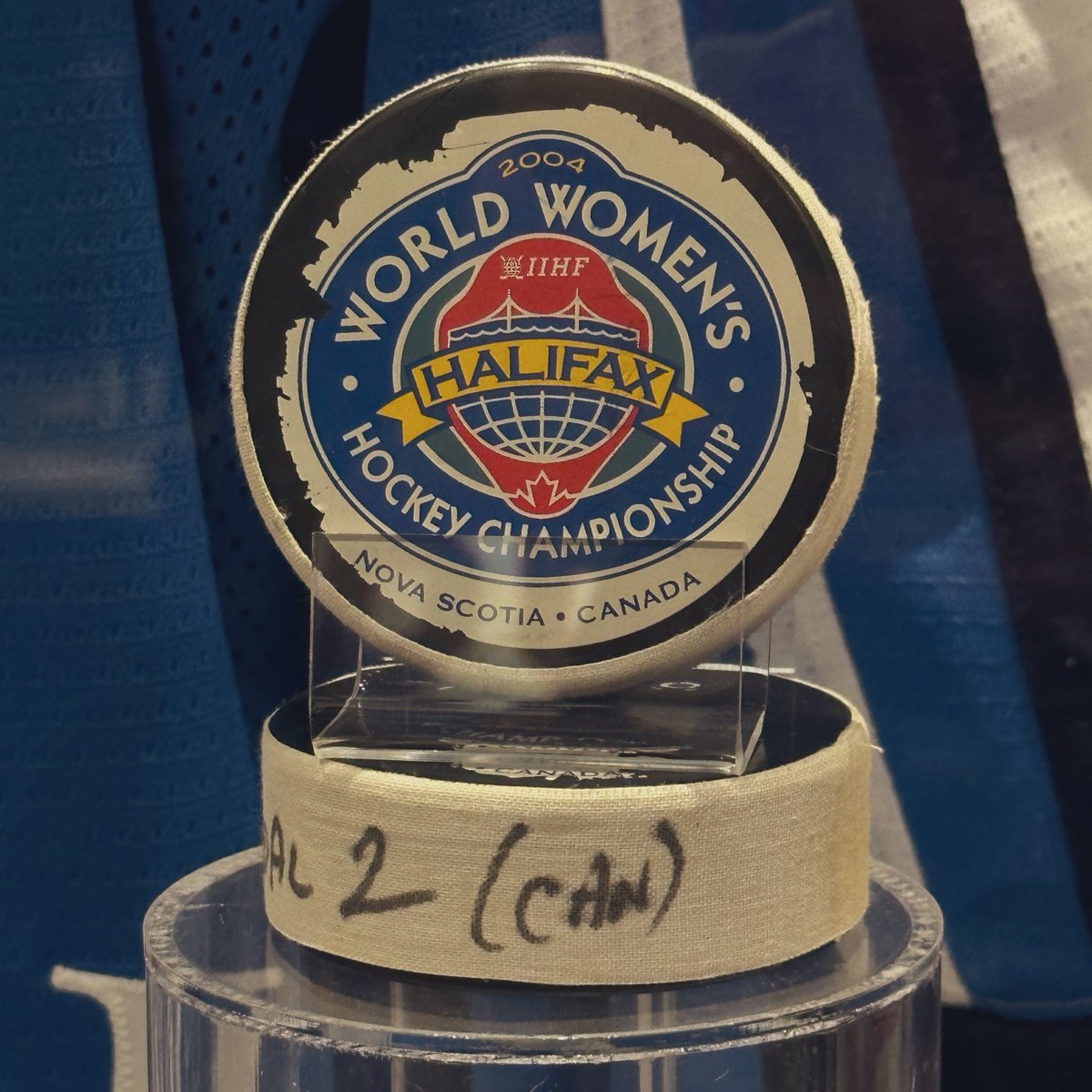 HockeyHallFame's tweet photo. When coach gets to show off her #WomensWorlds goal puck 💁‍♀️ 

@delaneyc34 scored one of @HockeyCanada’s goals in their 2-0 win over the USA to capture the 🥇 in 2004

@hockeyhungary https://t.co/KMzBYX5B8Y