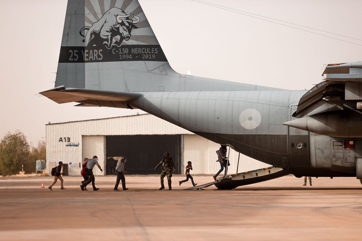 Inmiddels heeft Nederland zeven evacuatievluchten uitgevoerd uit #Soedan. In totaal zijn er ten minste 160 Nederlanders geëvacueerd, waarvan meer dan 85 door de <a href="/Kon_Luchtmacht/">Koninklijke Luchtmacht</a>. Op deze Nederlandse vluchten zijn ook circa 130 evacués meegenomen van 18 andere nationaliteiten. 1/2
