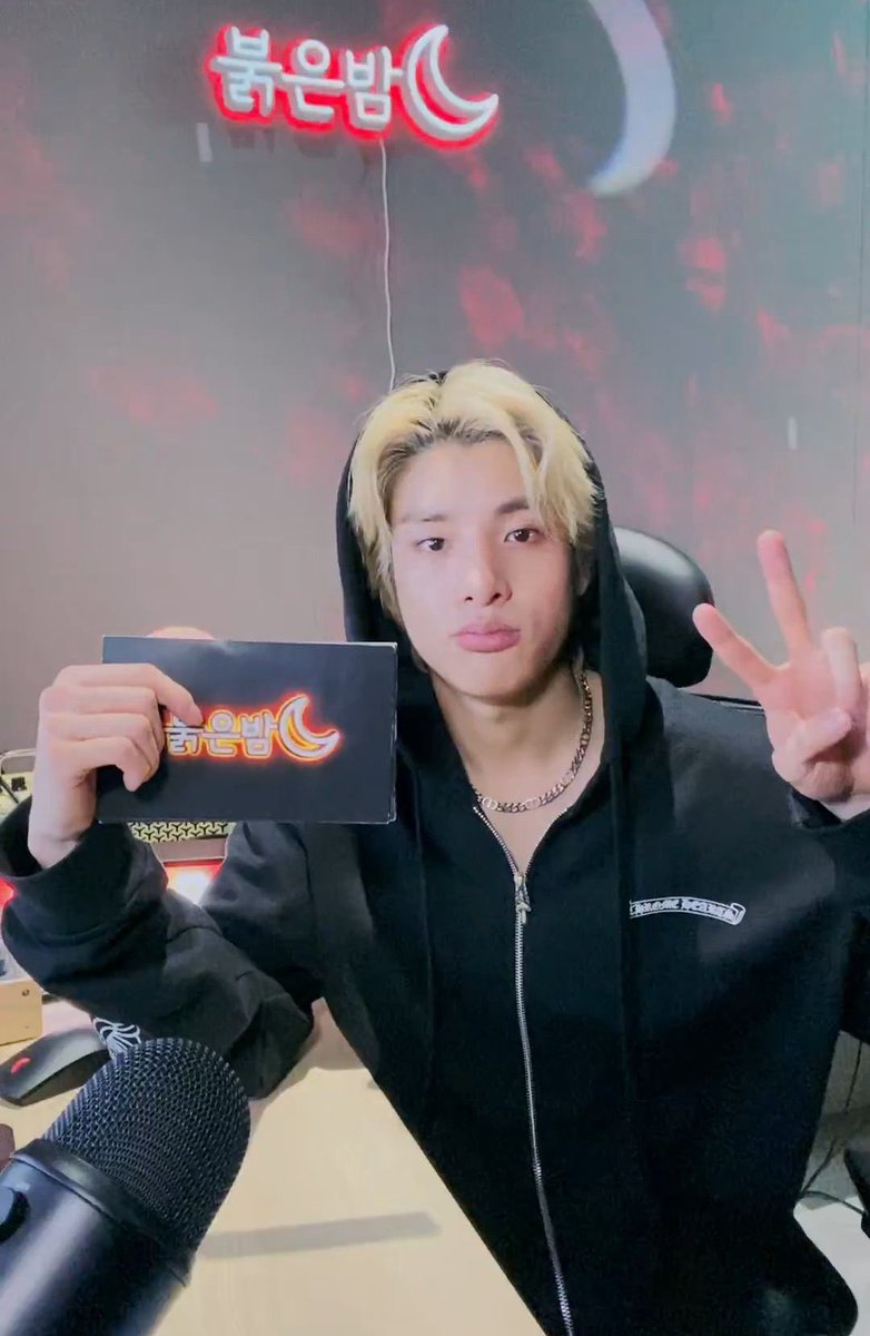 JakeBrasil_'s tweet photo. 📈 | 28.04.23 • TRENDS

As músicas ‘Shout Out’ e ‘Fever’ também entraram nas tendências após os spoilers do #JAKE. 🔥

©jakeupdateteam
DJ JAKE ON RED NIGHT RADIO
#RedNightwithJake #ENHYPEN_JAKE #엔하이픈_제이크 #제이크 
@ENHYPEN_members @ENHYPEN https://t.co/z20uIlSnhG