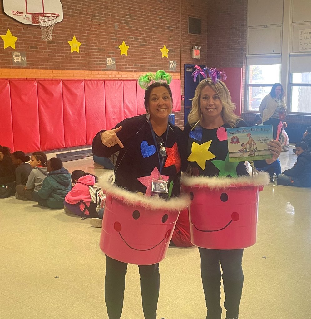 CMonterecy's tweet photo. Our buckets are full today on Character Day!! Love doing this work with @Jmattiucci our amazing Social Worker!
#FogartyPride βοΈ
#HowFullIsYourBucket πͺ£ πππ https://t.co/DPChrXubP0