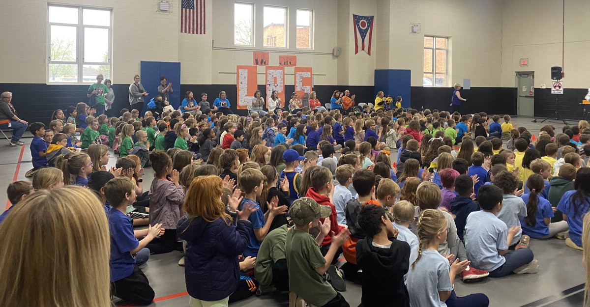 Kicking off our @LPStigers Career Day with Professor Wow’s FUN-Believable Science Show!! 🧪 🧫 🧬 🔬🔭👨🏻‍🔬 #futurecareers #beLOVEland