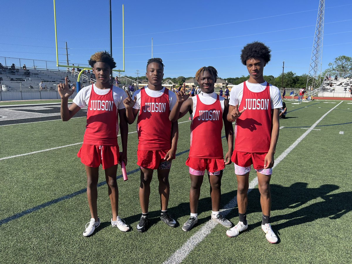 We set a goal to dominate the relays yesterday and I can’t be more proud of these young men

4x100
8th Grade PR 45.61 🥇*Pictured*
7th Grade 48.03 🥈

4x200
8th Grade PR 1:36.64 🥈
7th Grade PR 1:40.23 🥇

4x400
8th Grade PR 3:41.52 *Undefeated*
7th Grade PR 3:56.25