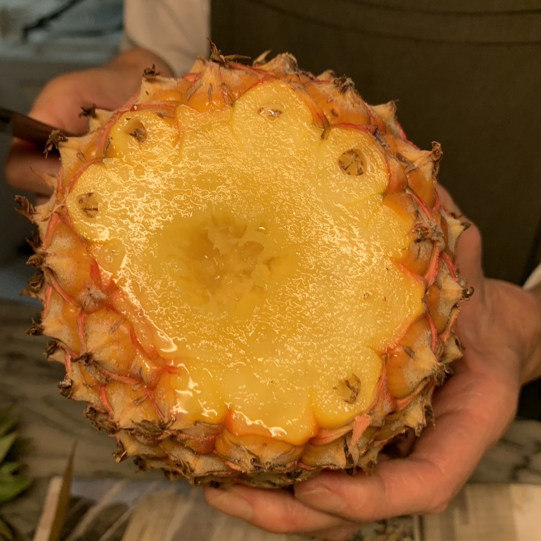 ankijapan's tweet photo. 台湾パイナップルを購入して下さったお客様から美味しそうな写真が届きました。次の入荷分で終了となりますので、是非食べ納めにいかがでしょうか。注文〆切：5月5日まで。ご注文お待ちしています🍍#台湾果物 #日本果物  #台湾マンゴ #数量限定販売 #ライチ #台湾パイン#金鑽鳳梨 #ankijapan https://t.co/PS5Wfc1V6H