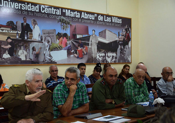 UCLVCU's tweet photo. Comandante @ValdesMenendez, que decir de usted, hombre leal a la obra de la Revolución, comprometido y trabajador sin cansancio, la #UCLVnuestra le desea un feliz cumpleaños 🥰, 91 años de puro corazón y de entrega a estas 4 letras #Cuba 🇨🇺💪
#Felicidades 🥳 https://t.co/0ExMW9IplS