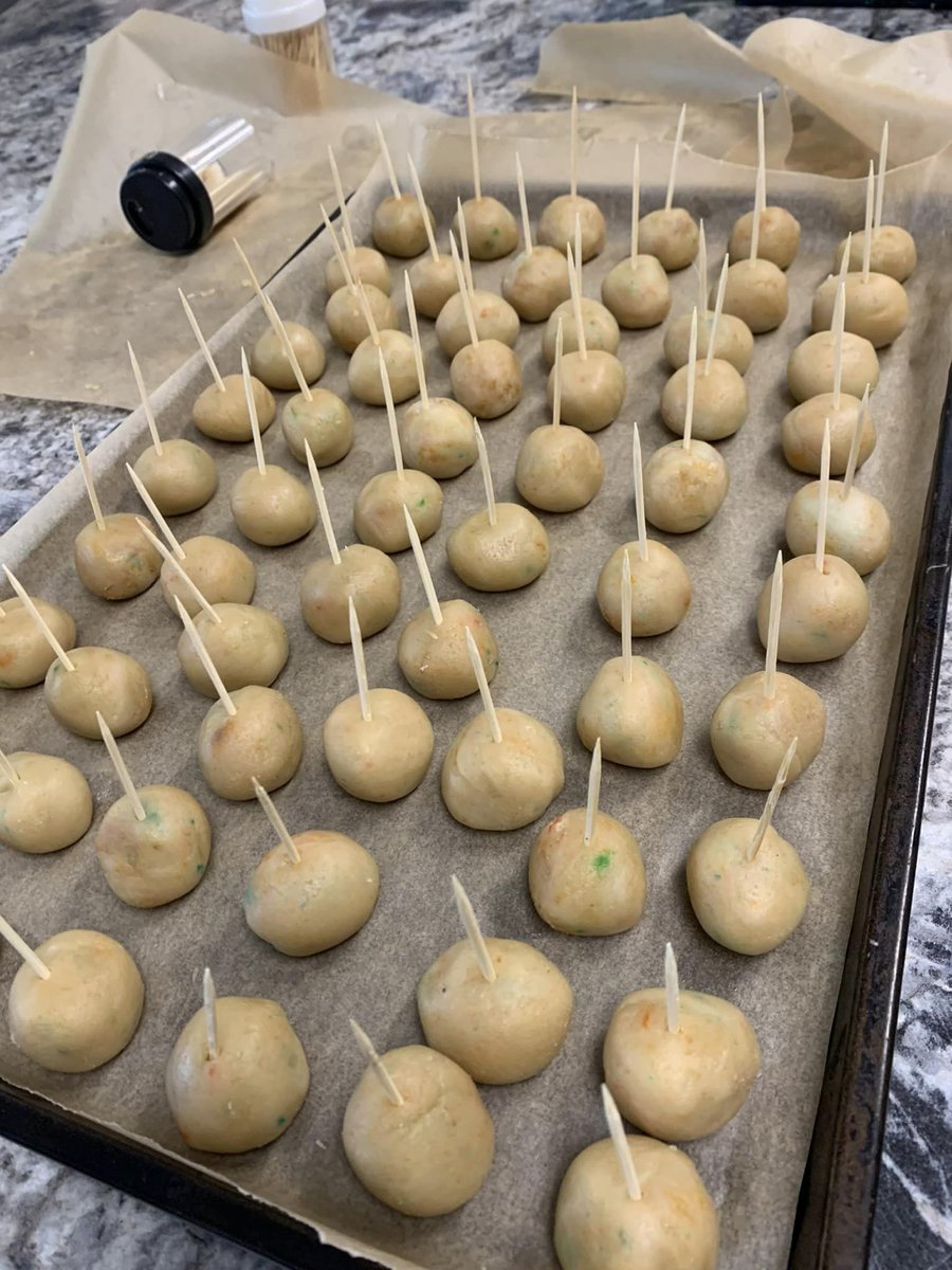 CarletonPlaceYC's tweet image. Charity Baking Night! We make muffins and cake pops for Zion-Memorial United Church Great work everyone!!