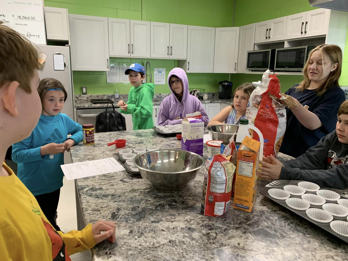 CarletonPlaceYC's tweet image. Charity Baking Night! We make muffins and cake pops for Zion-Memorial United Church Great work everyone!!