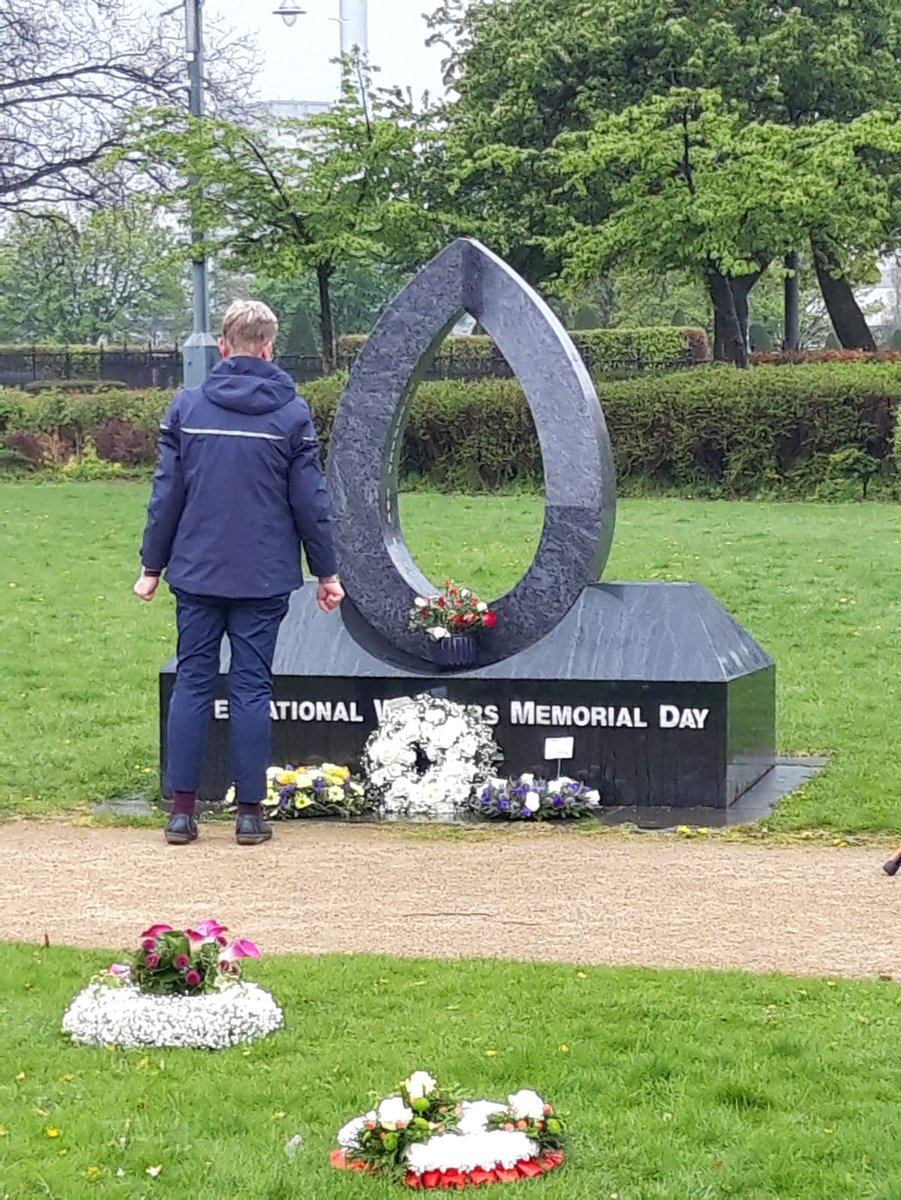 Remember the Dead. Fight for the living. 

International Workers’ Memorial Day #IWMD is a time to remember those who have died either because of a workplace accident, ill health or diseases as a result of work.

Our Regional Secretary laid a wreath in Glasgow today.