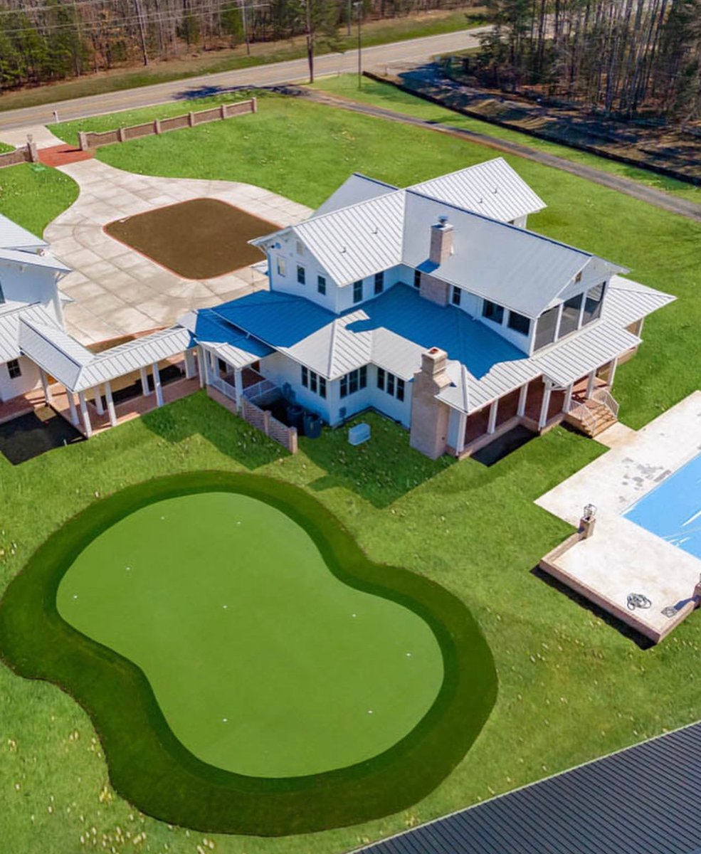Dashing004's tweet image. I feel like I need a sandtrap between the pool and the putting green  so it's more realistic based on my golfing abilities. LOL  What an amazing setup!!!!!!!!!                                               #architecturallySignificant #AthletesCelebrities #FathomRealty