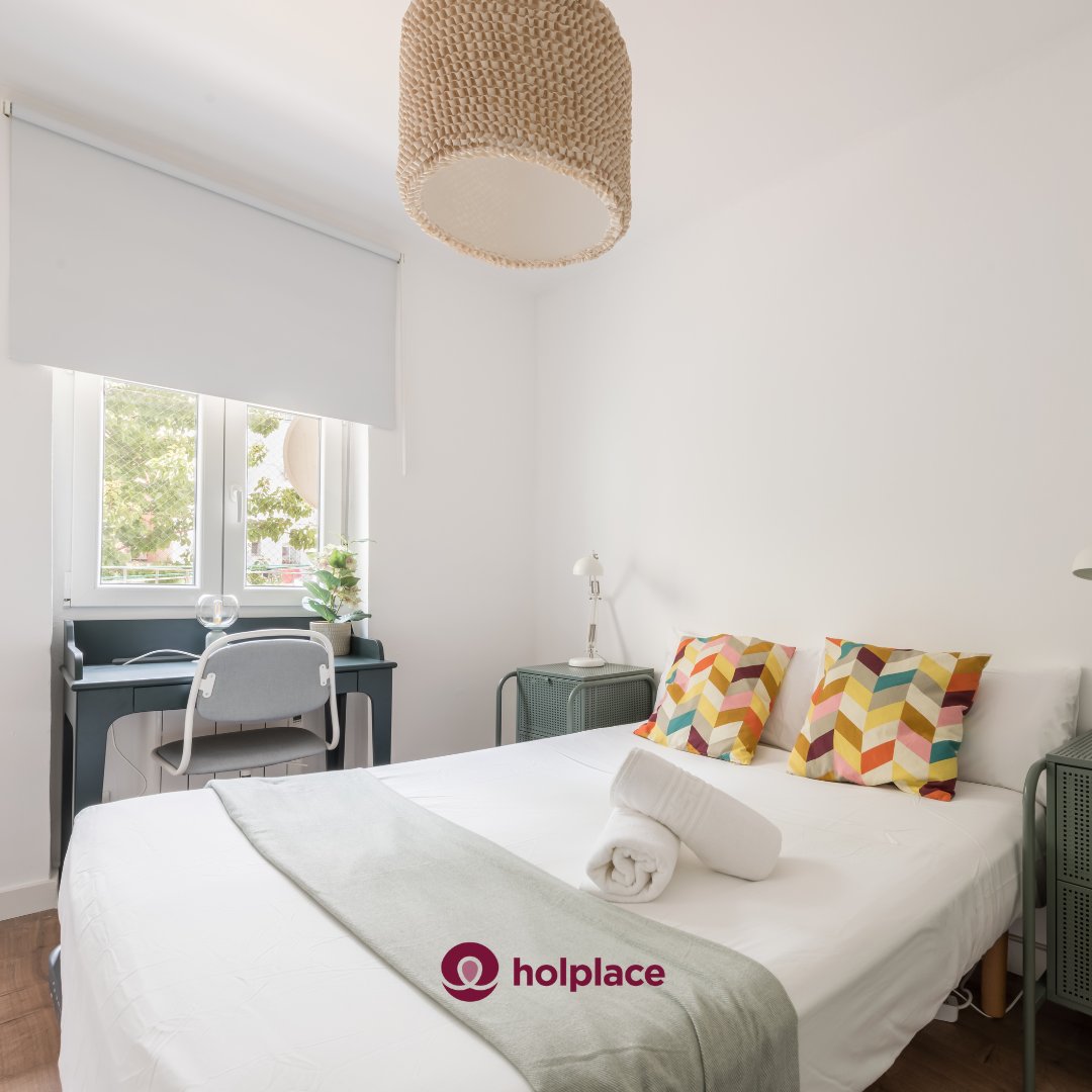 Holplace_'s tweet photo. Descubre la comodidad y la luminosidad de esta habitación en el centro de Madrid. Perfecta para tu próxima escapada. 
 
Consulta todos los apartamentos disponibles en nuestra web. Link in bio. 

#holplace #turismo #madrid #gestion #alquiler #alojamientos https://t.co/ERxHZNimAD
