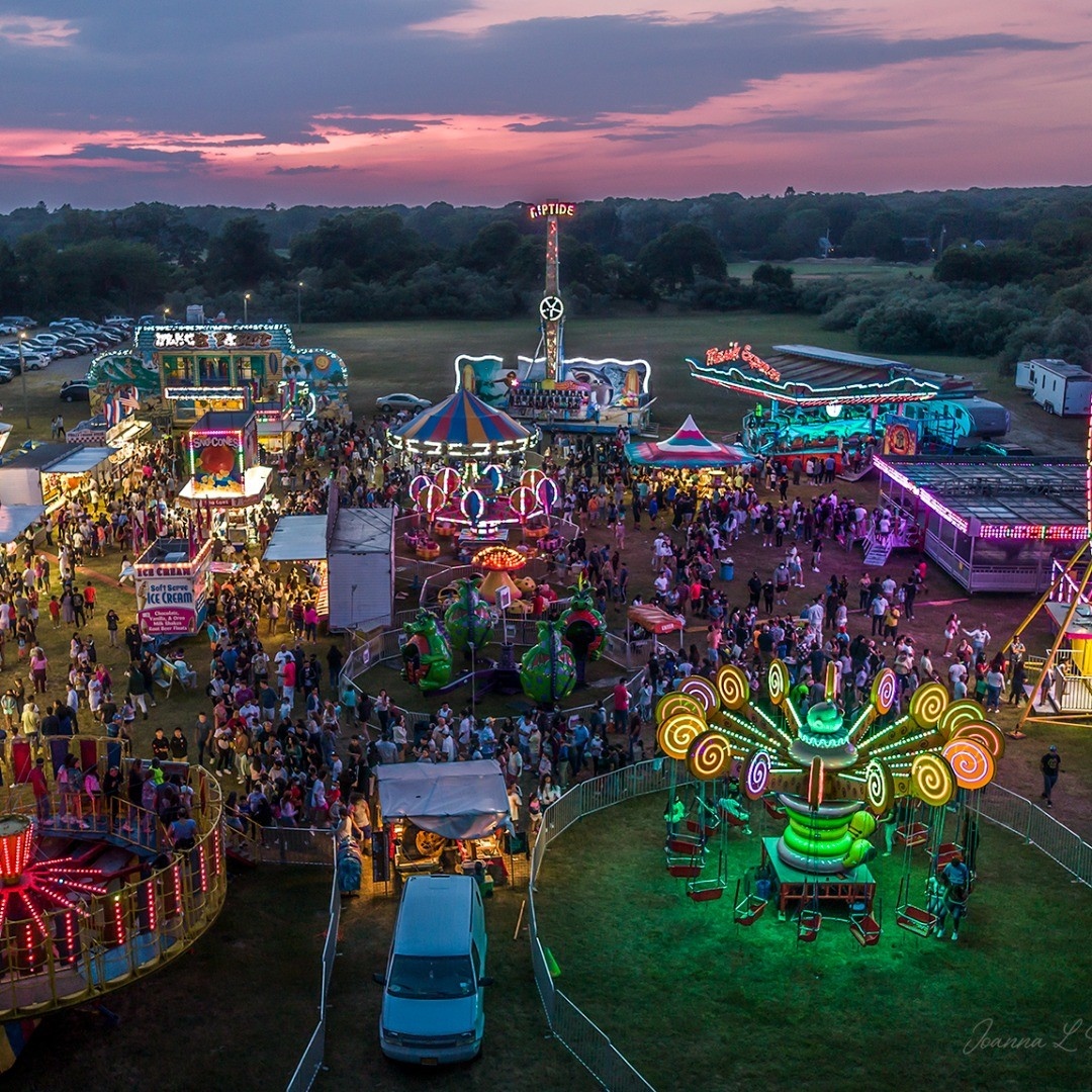 east495's tweet photo. 📍 Southampton Elks Club Carnival
🎡 Dreams taste like cotton candy 🎡
📸 @hamptonsdroneart https://t.co/6hRFntjgq0