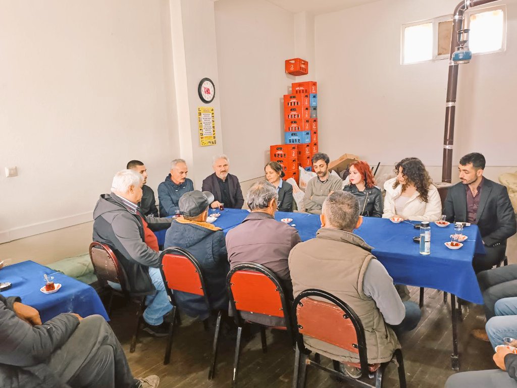 Eş Genel Başkanımız Özlem Gümüştaş, HDP İzmir milletvekili yoldaşımız Murat Çepni ve  Milletvekili adayımız Müslüm Koyun ile beraber Doğançayır Köyü'ndeki halkımızı #1Mayıs'a çağırdık.

Çözüm isyanda, 1 Mayıs'ta ESP saflarına.