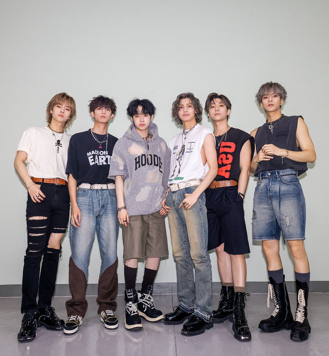 jungsubff's tweet photo. ode looks so tall https://t.co/EbLF2ADjud