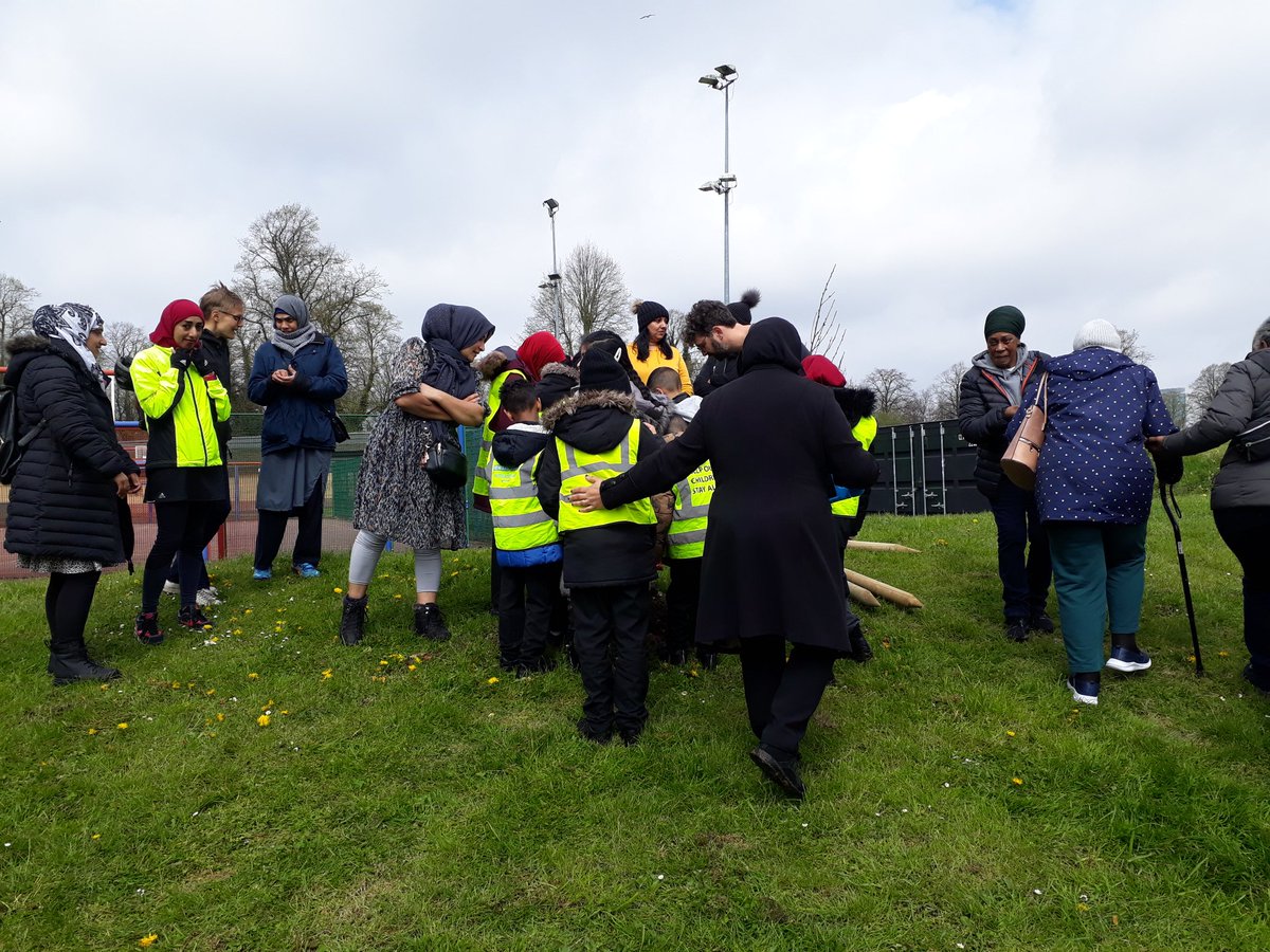 fruitnutvillage's tweet photo. Thank you to everyone who joined us today to launch #FruitAndNutVillage #BalsallHeath. An especial thanks to @SaheliHub for the samosas and the chai and to @PercyShurmerAET for bringing out the Eco-Team to help with the tree planting. #PeregrinePeach #GraftedApple #GrowTheVillage https://t.co/2e5xpoG0up