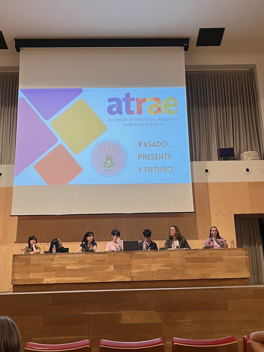 “Las tarifas mínimas no implicarán que no puedas cobrar más”.

“La posedición hace que tengamos el doble de trabajo, cobremos menos y entrenemos a maquinitas para que acaben dando resultados pésimos”.

“Quejarse SIRVE”

<a href="/irefloresf/">Irene F. 🧣 (Taylor's Version)</a> y <a href="/serratrad/">Carles Serrat Pérez</a> en representación de <a href="/ATRAE_ORG/">ATRAE</a>