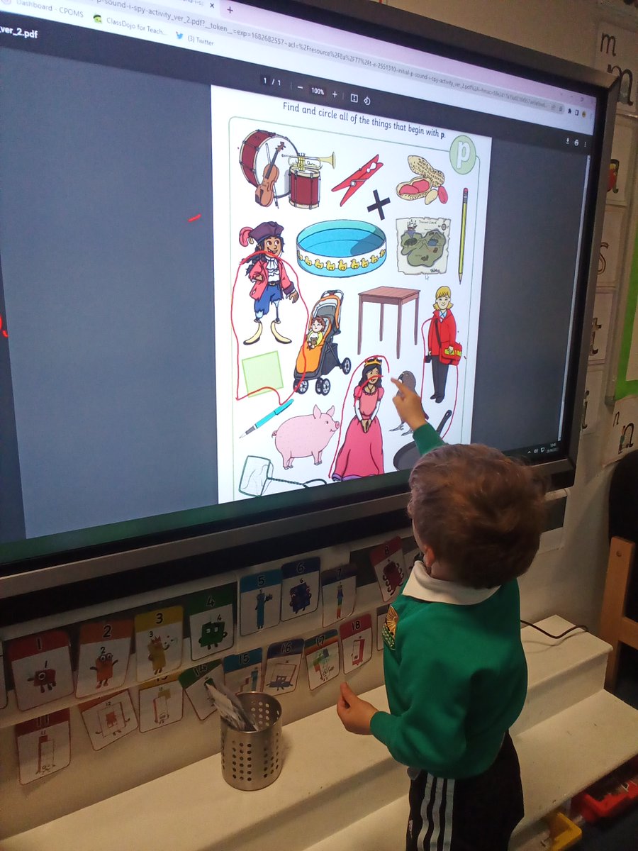 gcpfs1's tweet image. Today in nursery we played a phonics game on the board. The children  did brilliantly finding the pictures that began with the initial sound 'p' 
@PrimaryGreat  #gcpliteracy